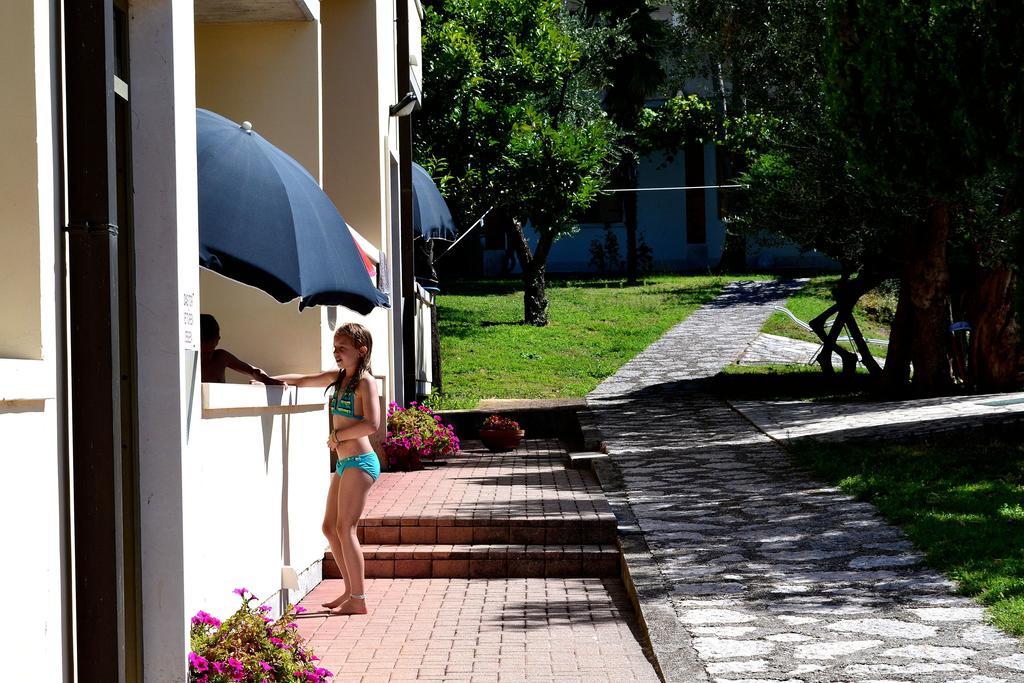 Residenza Benini Aparthotel Bardolino Buitenkant foto